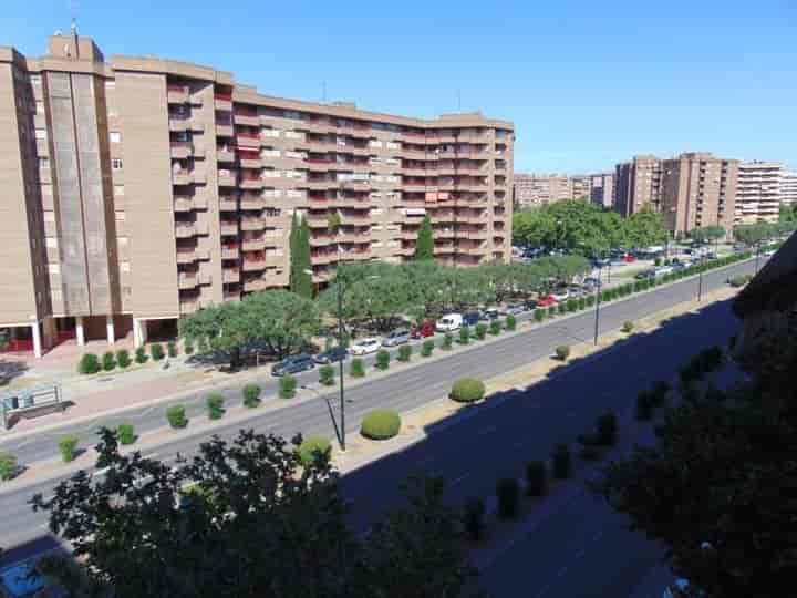 3 bedrooms apartment for rent in Zaragoza, Spain