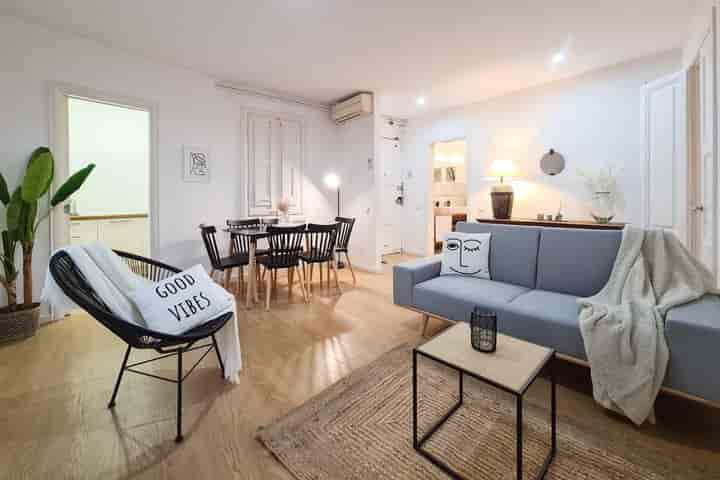 3 bedrooms apartment for rent in Sants-Montjuic, Spain