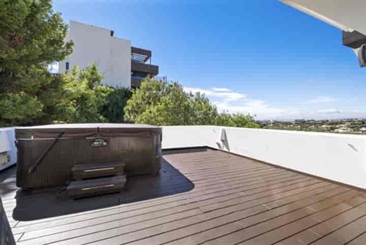 3 bedrooms apartment for sale in Benahavis, Spain