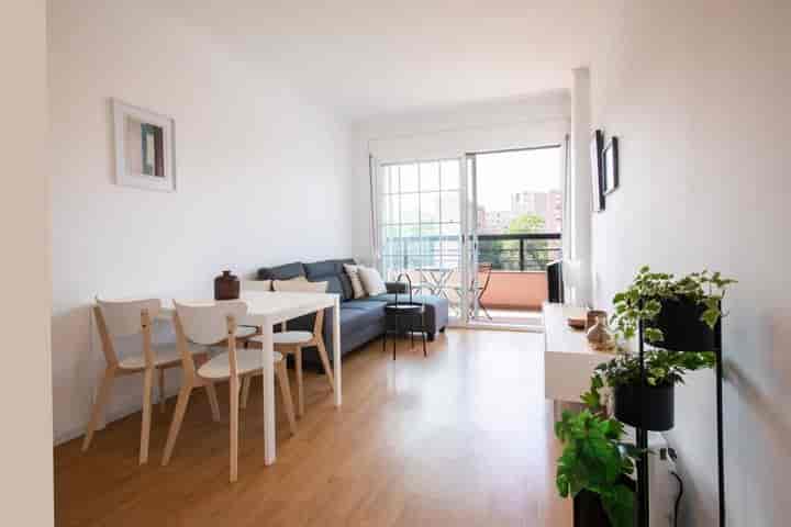 4 bedrooms apartment for rent in Sant Marti, Spain