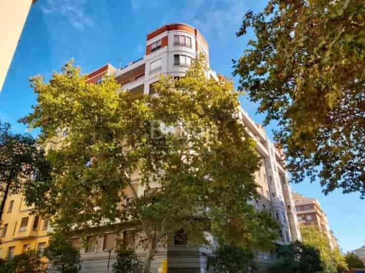 4 bedrooms apartment for rent in Universidad, Spain