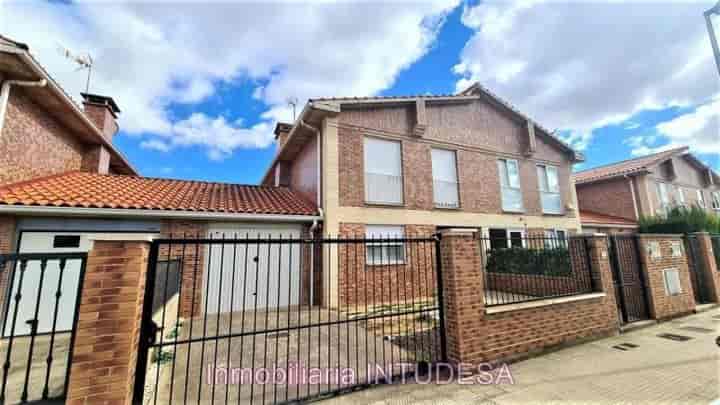 4 bedrooms house for rent in Navarre, Spain