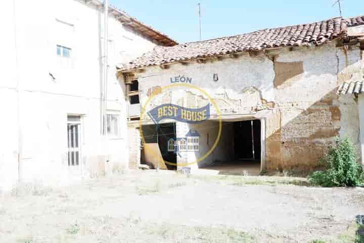 8 bedrooms house for sale in Leon, Spain