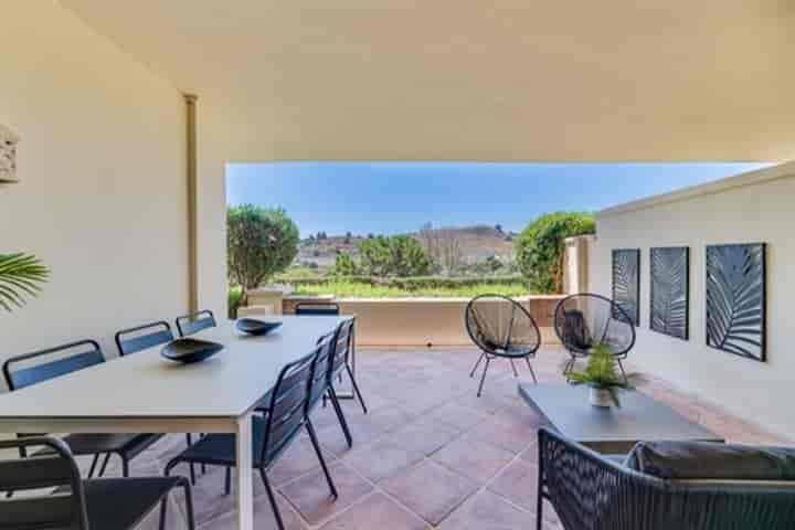 4 bedrooms apartment for sale in Benahavis, Spain