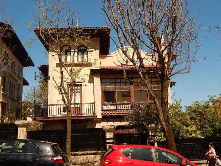 6 bedrooms house for sale in Santander, Spain