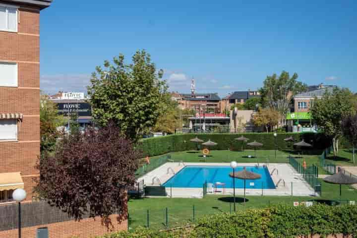 3 bedrooms apartment for rent in Majadahonda, Spain