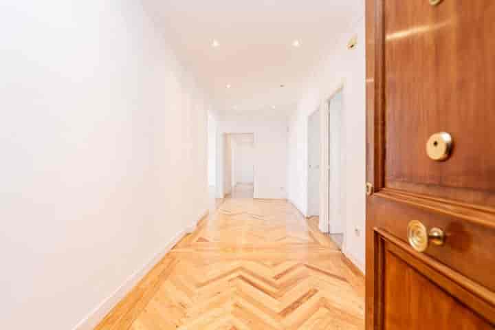 4 bedrooms apartment for rent in Salamanca, Spain