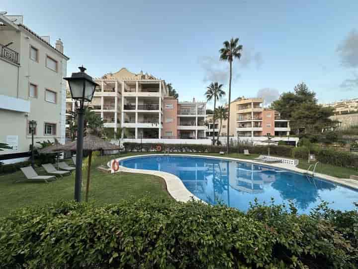 2 bedrooms apartment for rent in Nueva Andalucia, Spain