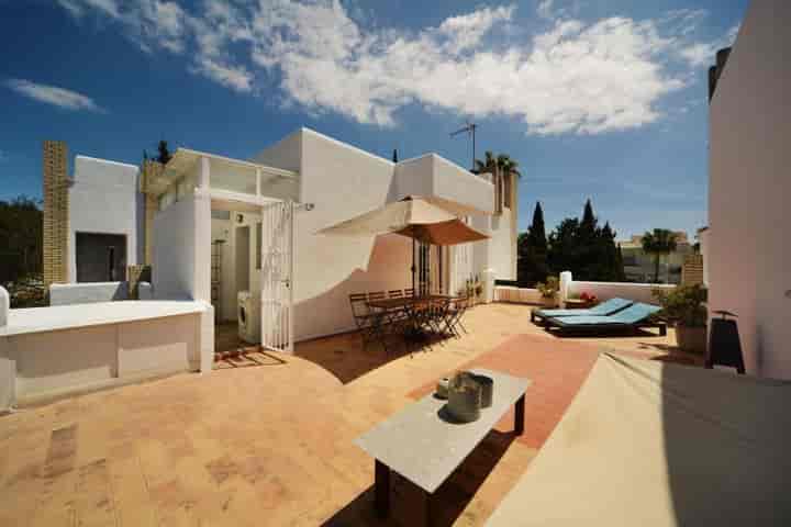 3 bedrooms apartment for rent in Nueva Andalucia, Spain