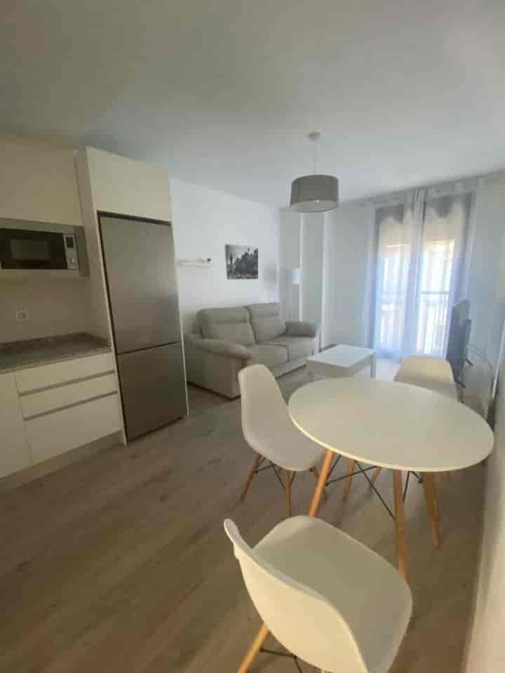 2 bedrooms apartment for rent in Figares, Spain