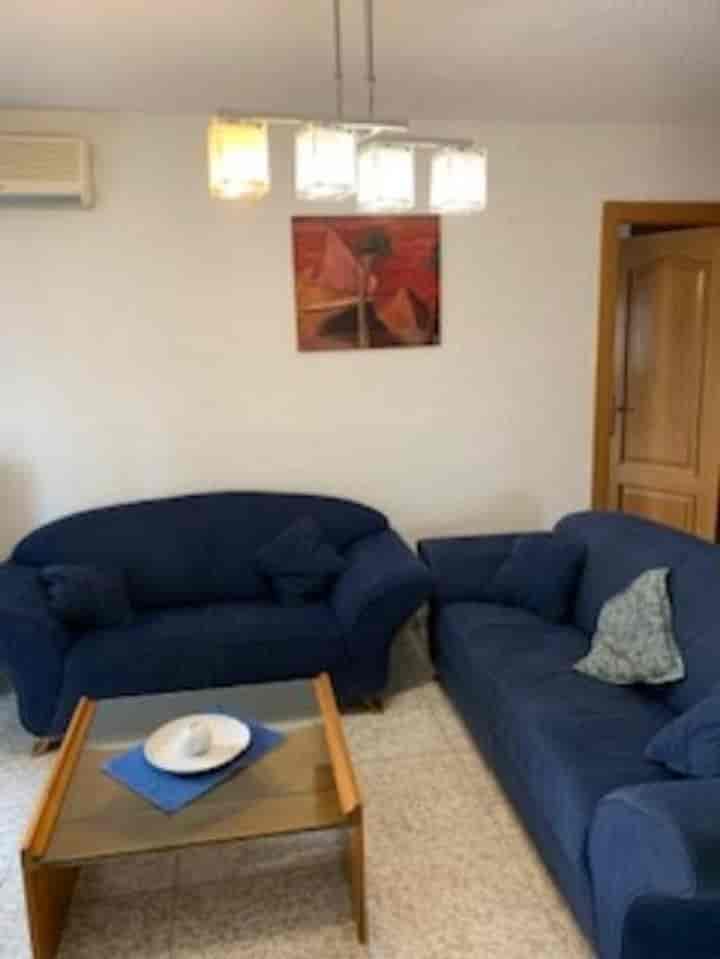 4 bedrooms apartment for rent in Cartuja, Spain