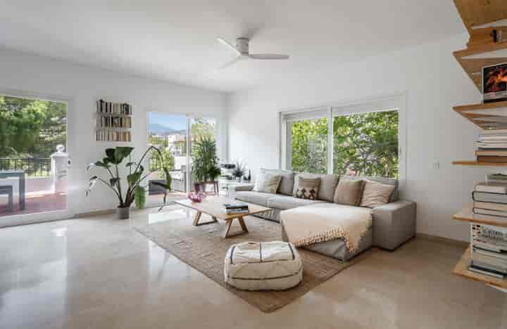 4 bedrooms house for sale in Benahavis, Spain