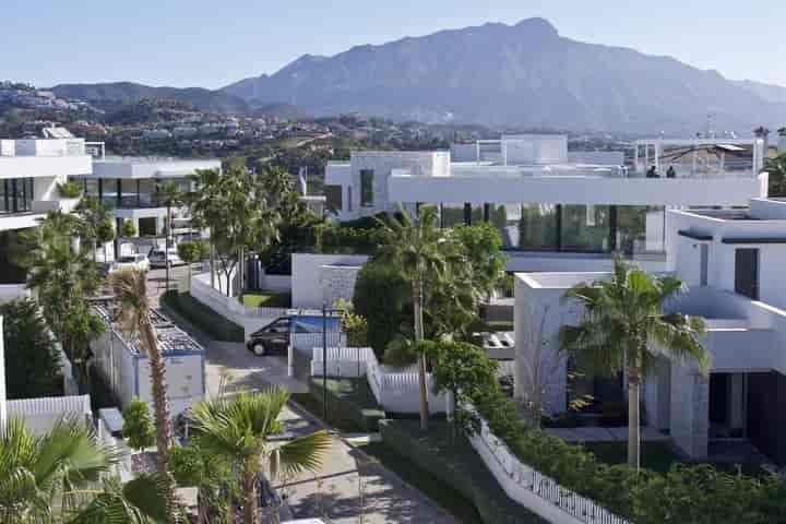 5 bedrooms house for sale in Benahavis, Spain