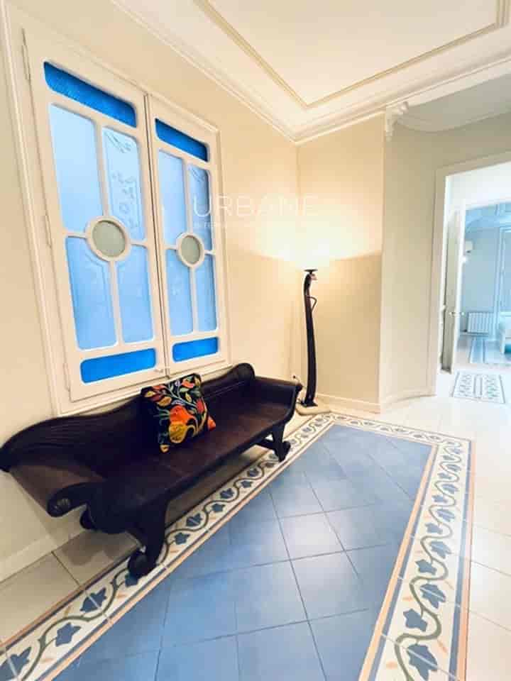 4 bedrooms apartment for sale in Barcelona, Spain