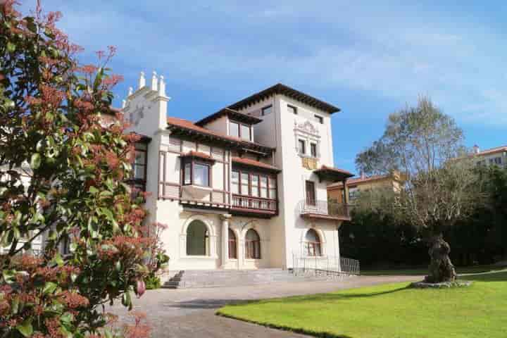 18 bedrooms house for sale in Santander, Spain