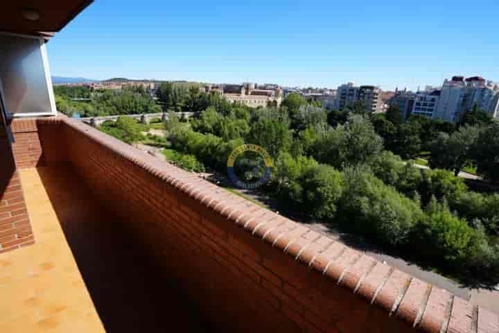 3 bedrooms apartment for rent in Leon, Spain