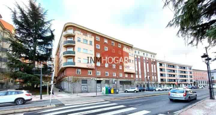 3 bedrooms apartment for rent in Avila, Spain