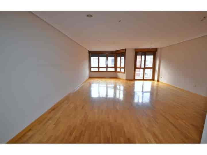 5 bedrooms apartment for rent in Palencia, Spain