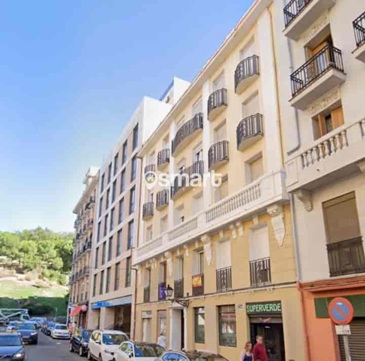 5 bedrooms apartment for sale in Arguelles, Spain