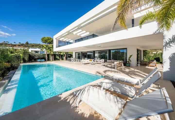 6 bedrooms house for sale in Nueva Andalucia, Spain