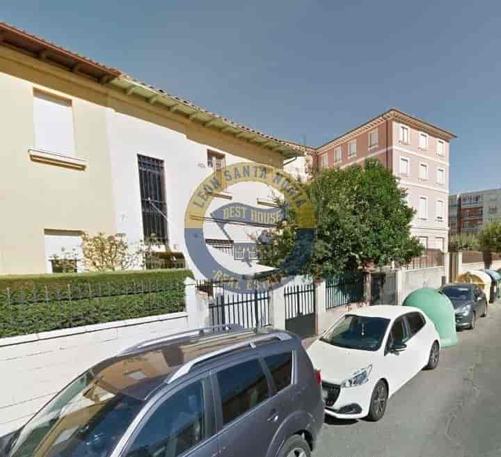 4 bedrooms house for sale in Leon, Spain