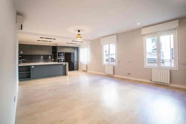 3 bedrooms apartment for rent in Barcelona, Spain