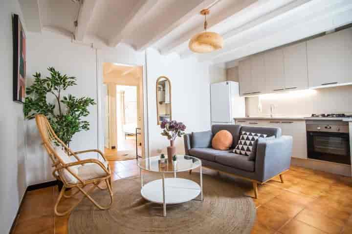 3 bedrooms apartment for rent in El Raval, Spain