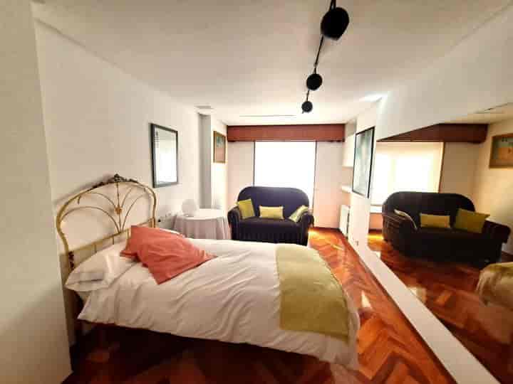 3 bedrooms apartment for rent in Corunna, Spain