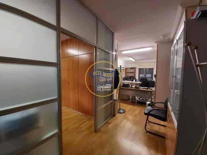 5 bedrooms apartment for sale in Leon, Spain