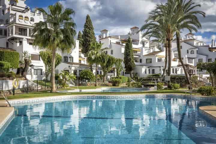 3 bedrooms apartment for sale in Nueva Andalucia, Spain