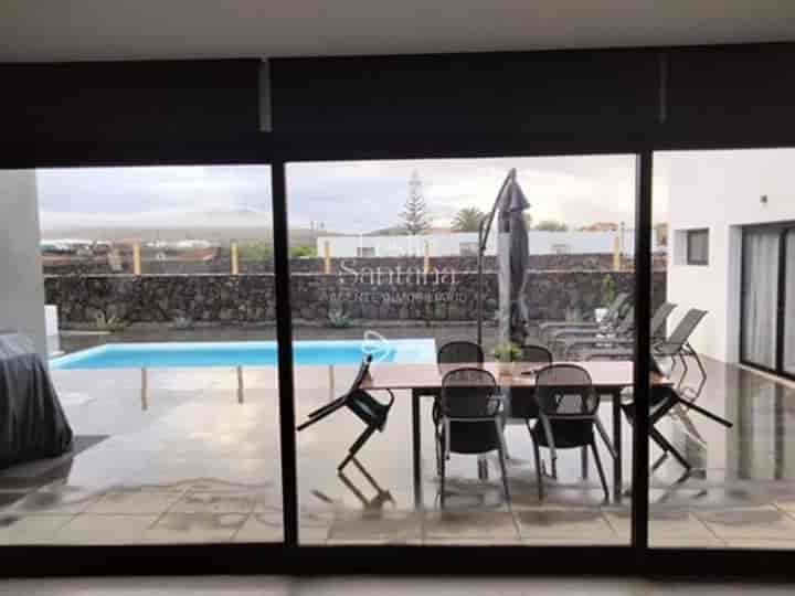 House for sale in La Oliva, Spain