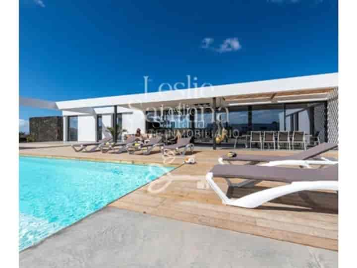 House for sale in La Oliva, Spain