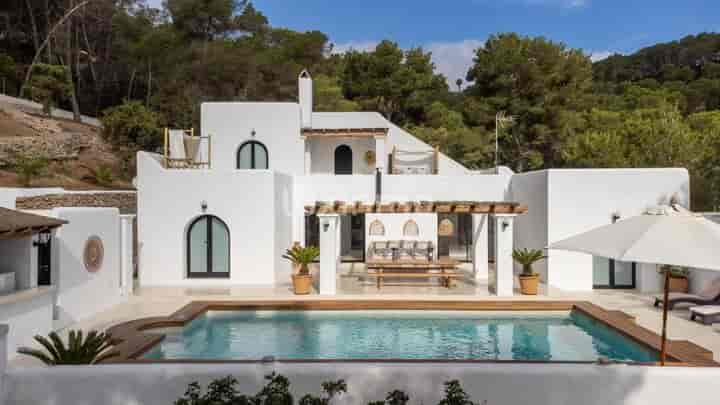 18 bedrooms house for rent in Santa Eulalia del Rio, Spain