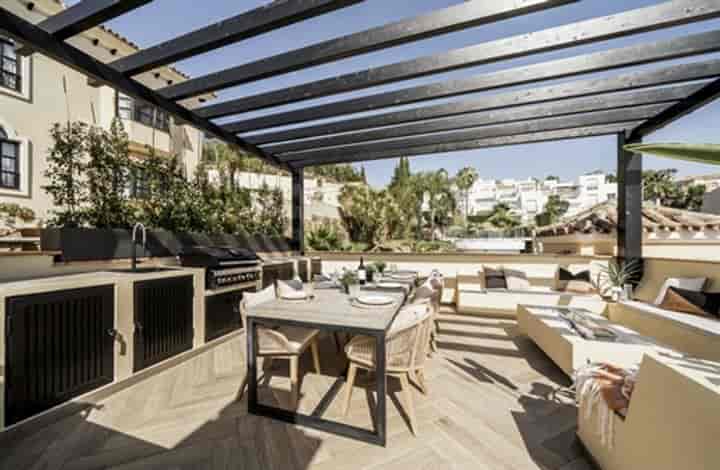 3 bedrooms apartment for sale in Benahavis, Spain