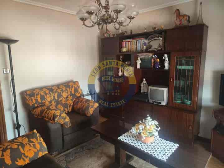 3 bedrooms apartment for sale in Leon, Spain