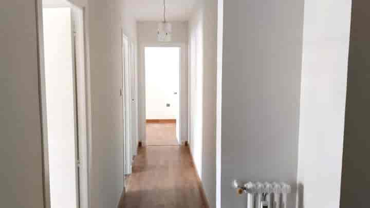 2 bedrooms apartment for rent in Zaragoza, Spain