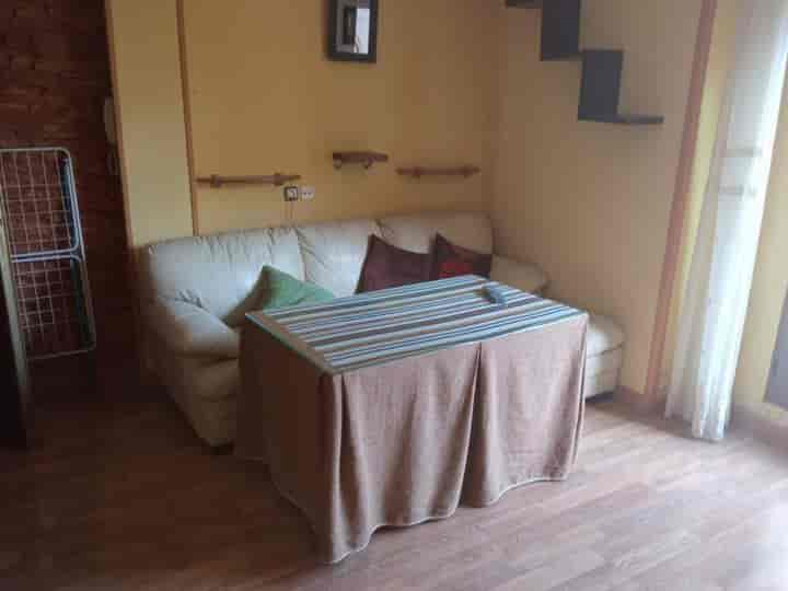 2 bedrooms apartment for rent in La Cruz, Spain