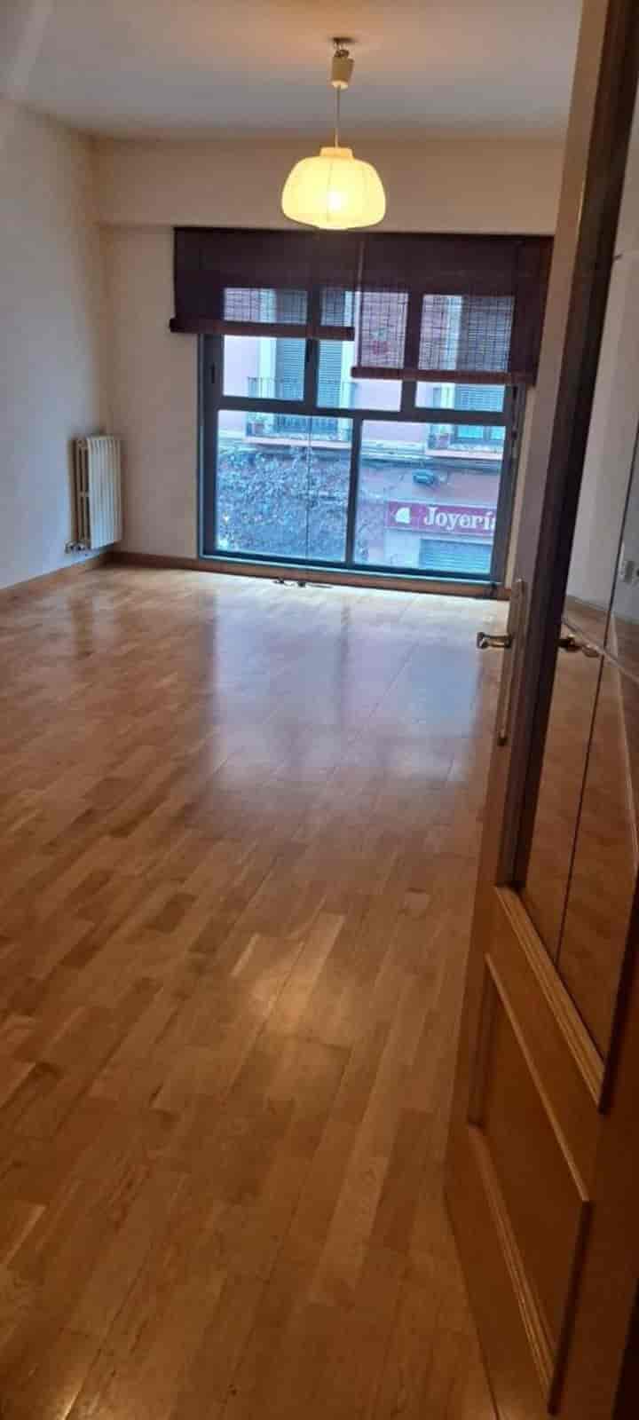 2 bedrooms apartment for rent in Zaragoza, Spain