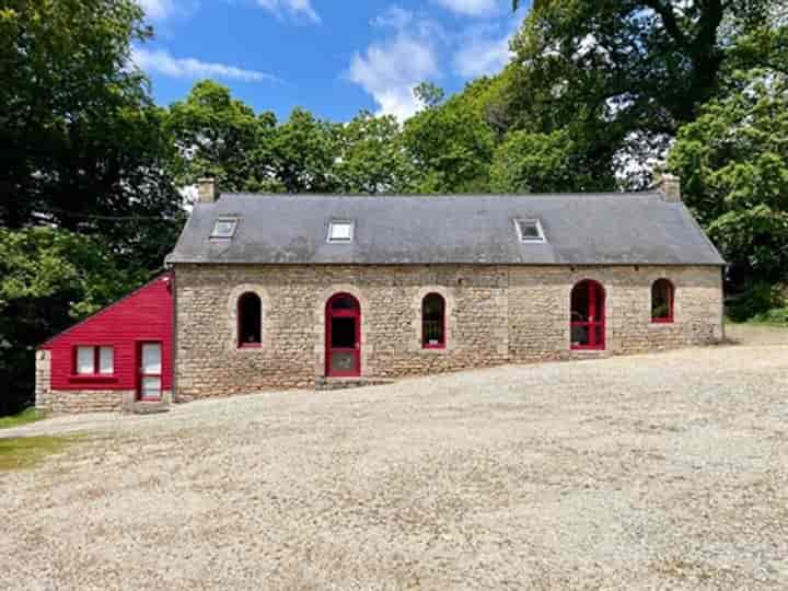 7 bedrooms house for sale in Le Faouet, France