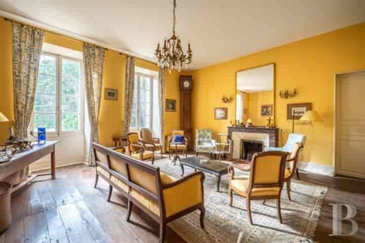 14 bedrooms house for sale in Chevanceaux, France