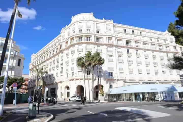 2 bedrooms other for sale in Cannes, France