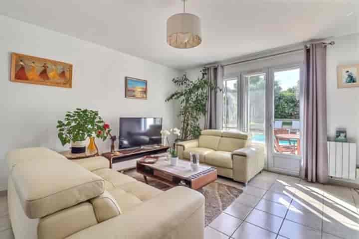 5 bedrooms house for sale in Arles, France