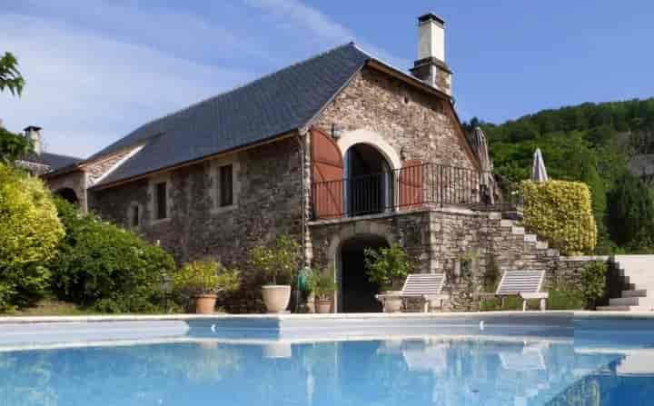 6 bedrooms house for sale in  France