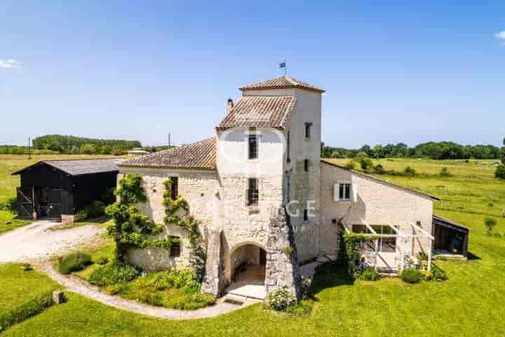 5 bedrooms house for sale in  France