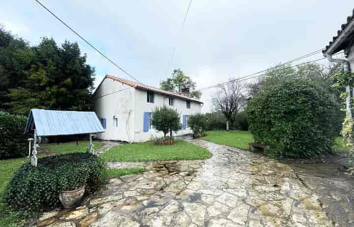 9 bedrooms house for sale in  France