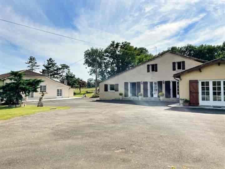 9 bedrooms house for sale in Vic-Fezensac, France