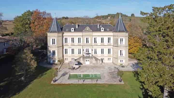 14 bedrooms house for sale in  France