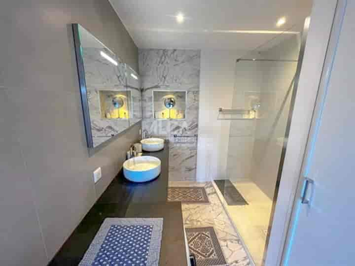 2 bedrooms other for sale in Antibes, France