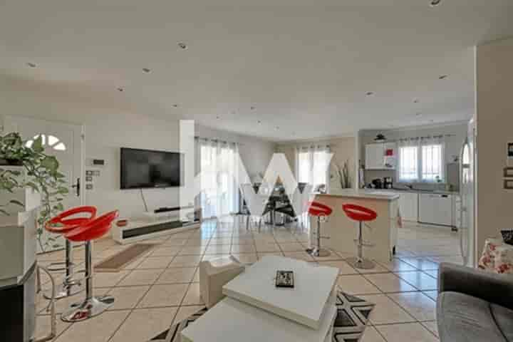 4 bedrooms house for sale in Garons, France