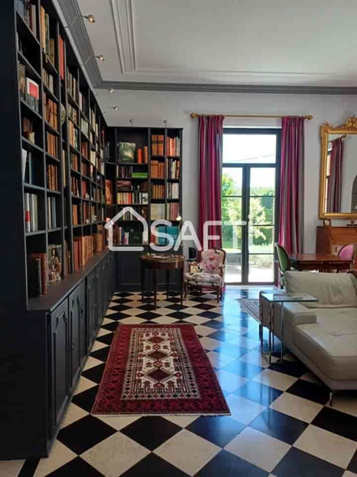 6 bedrooms house for sale in Voeuil-et-Giget, France